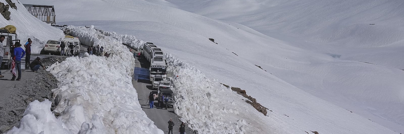 Rohtang Pass Tour Package